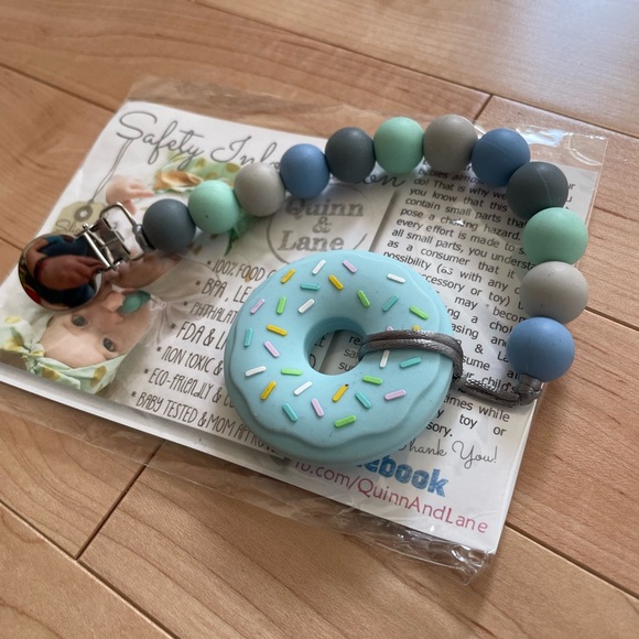 Silicone pacifier clip with chewable ice blue donut toy - Picture 3 of 5